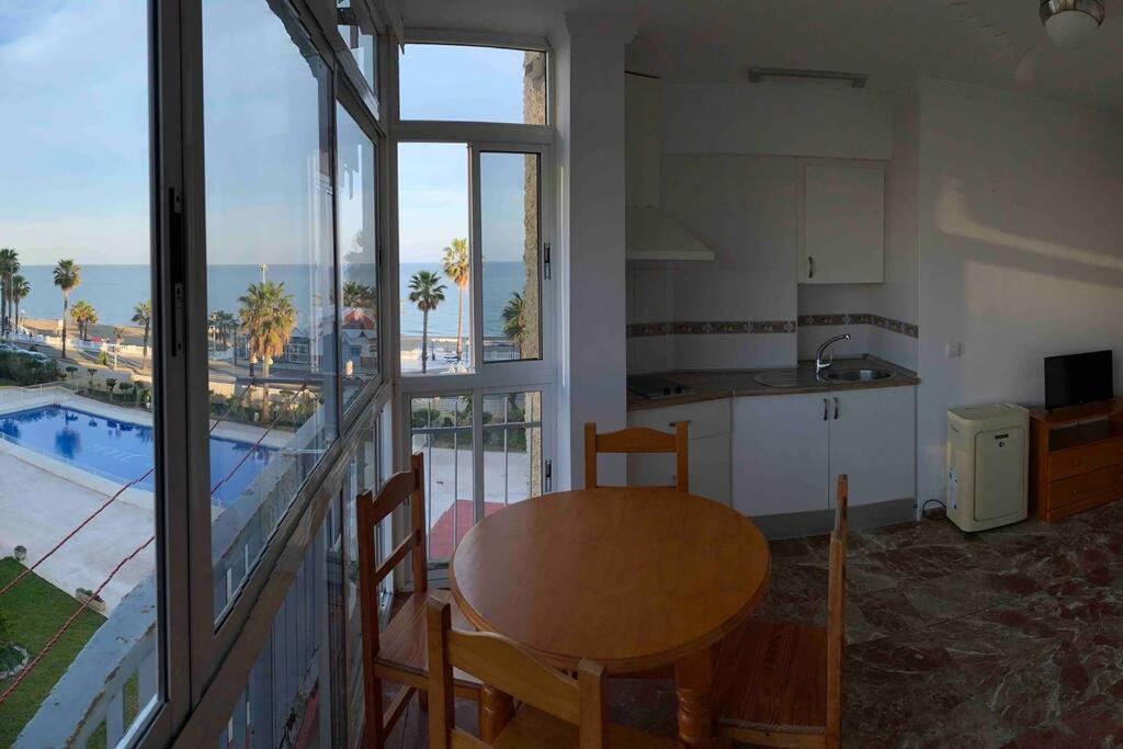 Apartment First Line Of The Sea Benalmádena Eksteriør bilde